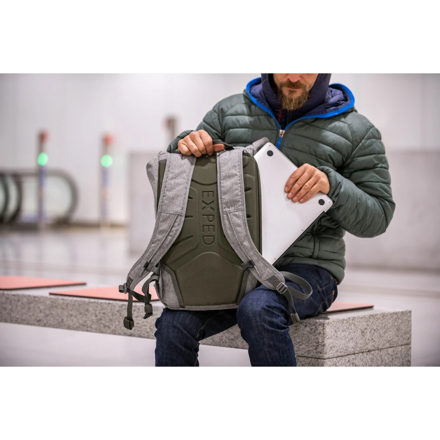 Exped Metro 20 Backpack - grey Exped Metro 20 Backpack - Grey -Msr Gear Shop exped in action 128 1215652