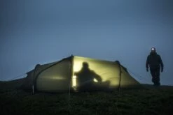 FJÄLLRÄVEN Fjällräven Abisko Shape 2 Tent - Sand -Msr Gear Shop fjaellraeven abisko shape 2 zelt sand 5 936341