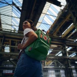 FJÄLLRÄVEN Fjällräven Kånken Rainbow Rugzak - Cobalt Blue -Msr Gear Shop fjaellraeven kanken rainbow backpack 4 1420085