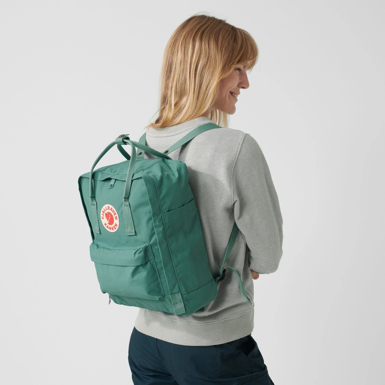 Fjällräven Kånken Rugzak - frost green/confetti pattern FJÄLLRÄVEN Fjällräven Kånken Rugzak - Frost Green/confetti Pattern -Msr Gear Shop fjaellraeven kanken rucksack arctis green 4 1025264