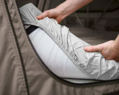 Yakima SkyRise HD Rooftop Tent - Medium -Msr Gear Shop yakima skyrise hd rooftop tent5 1389346